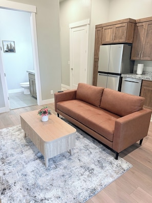 Smart TV -
1-bedroom apartment with AC in Garden City (Garden City)