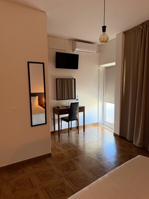 舒适双人房, 阳台, 城市景观 | 免费 WiFi