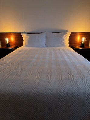 Classic-Doppelzimmer, Terrasse, Blick auf den Innenhof | Schreibtisch, kostenloses WLAN