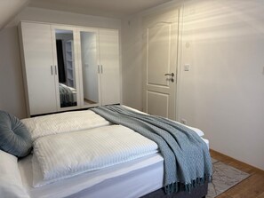 Bügeleisen/Bügelbrett, WLAN, Bettwäsche