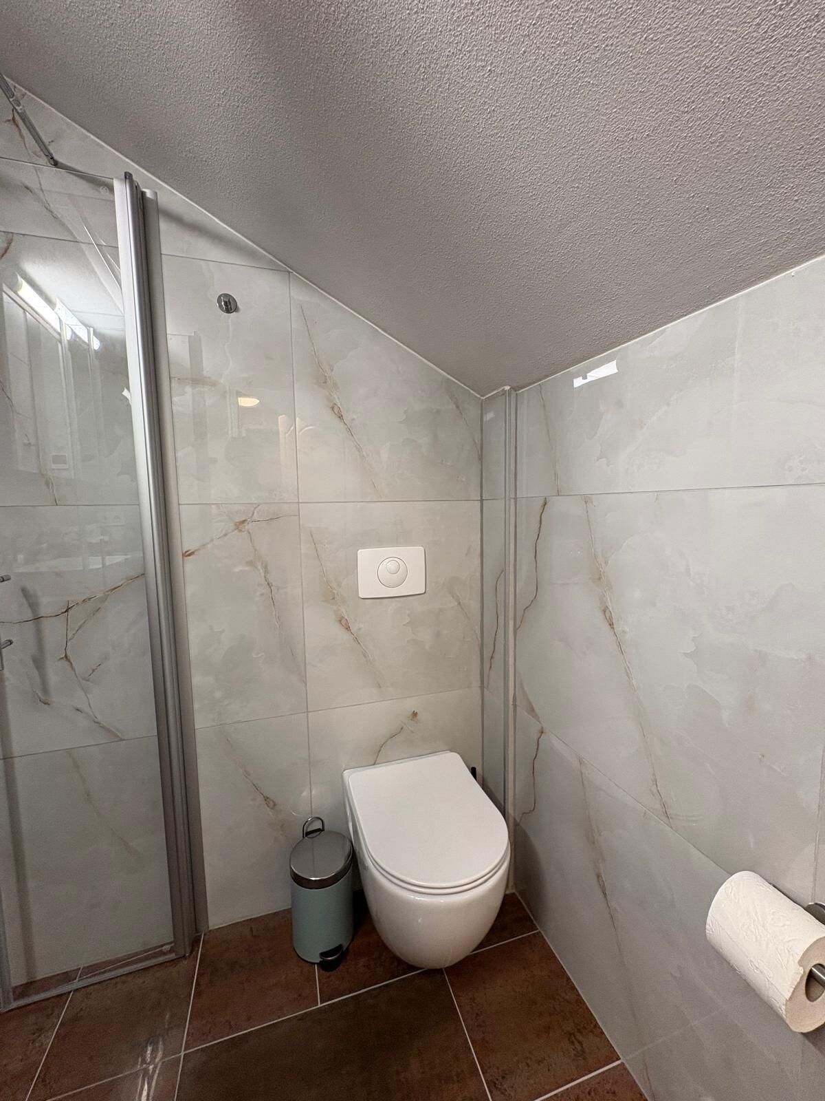 淋浴設備、提供毛巾、廁紙