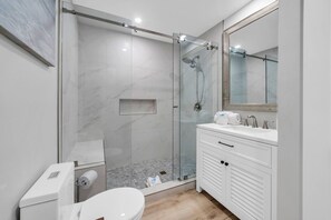 Shower, hair dryer, towels - ☀️2 Bikes | Walk to Beach | Pelican's Roost ☀️ (Santa Rosa Beach)