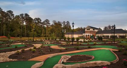 Stylish 2BR Suite w/ Balcony | Mini Golf & Pool