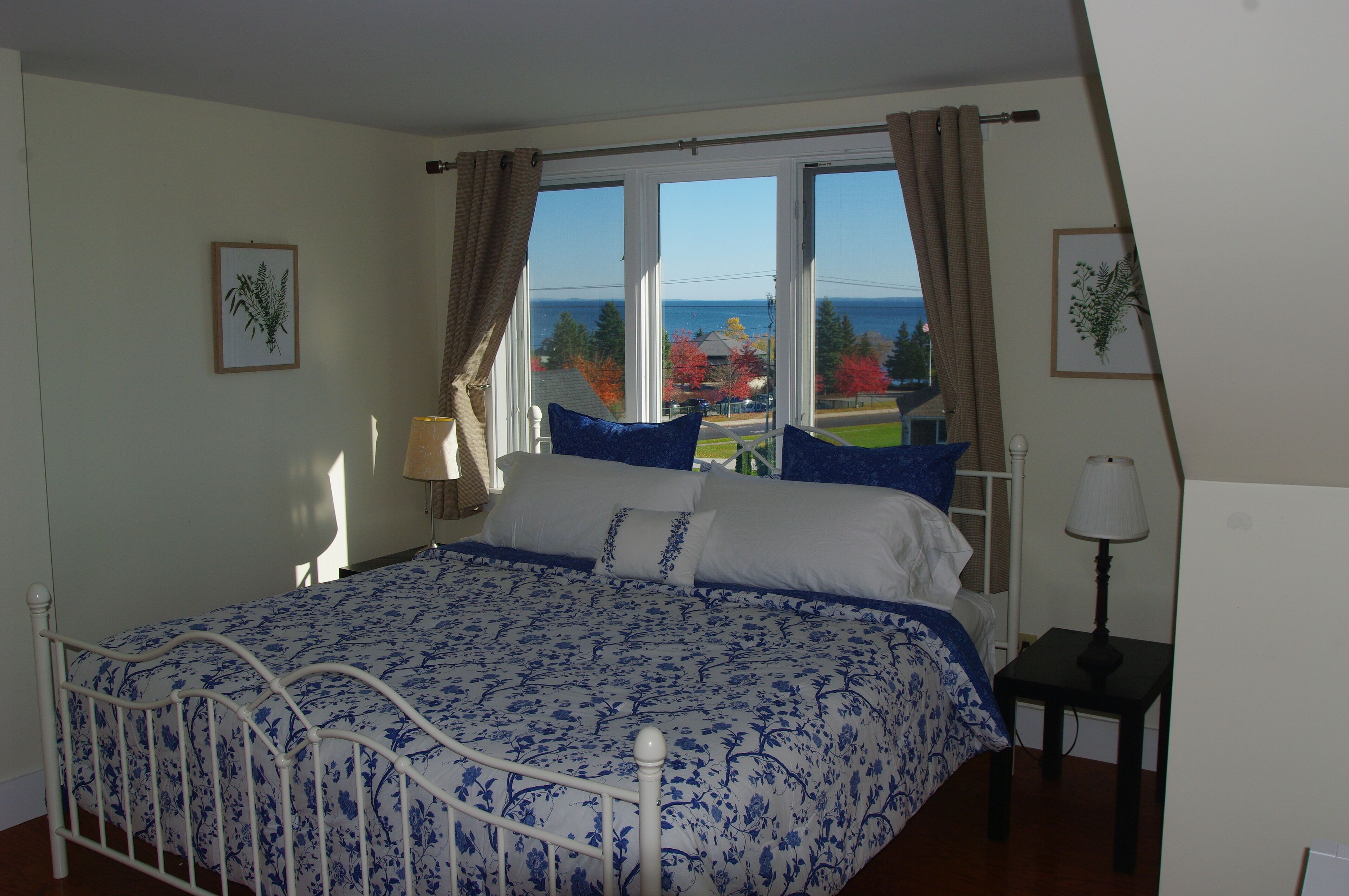 Fer et planche à repasser, Wi-Fi gratuit, draps fournis