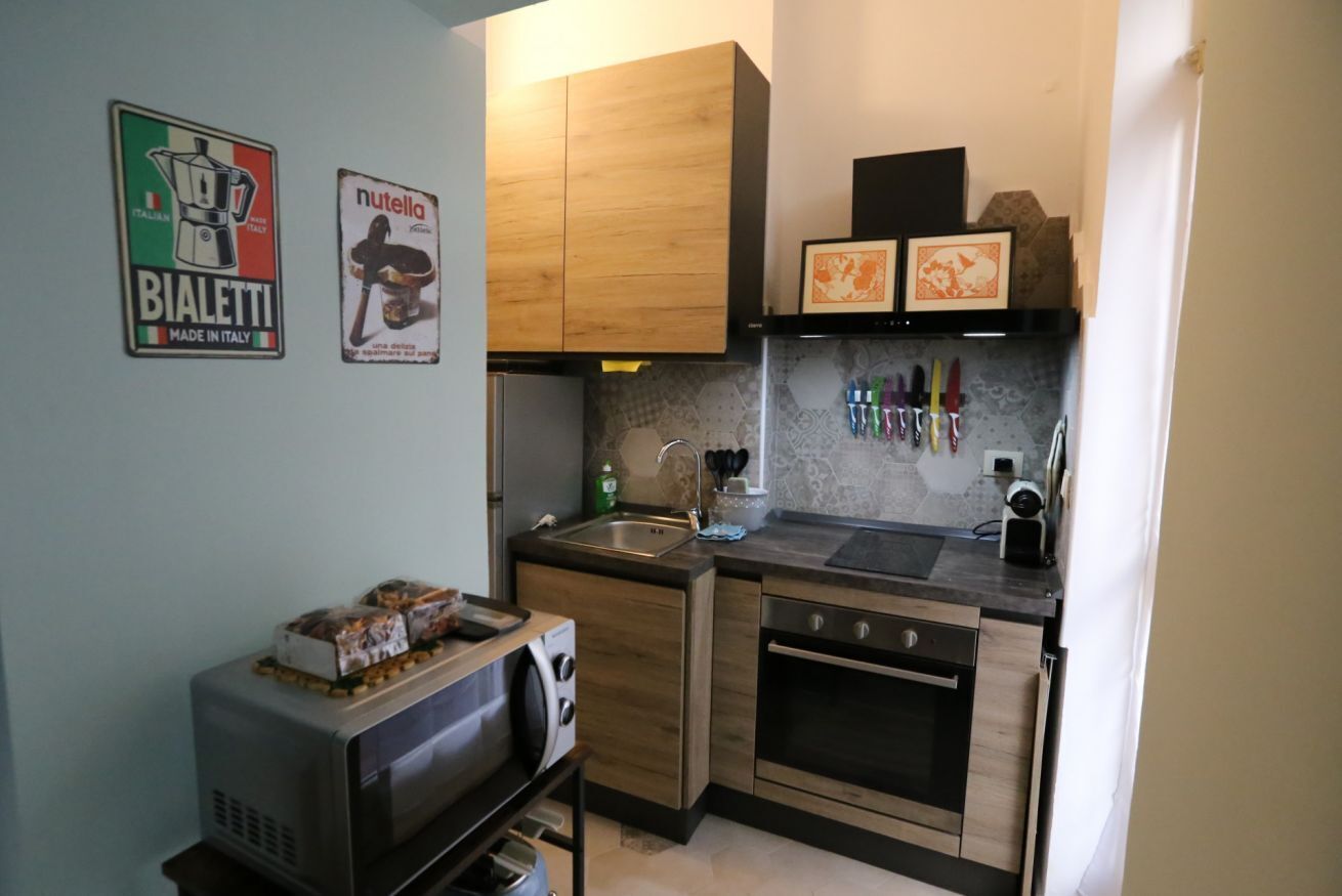 Frigorifero, microonde, forno, piano cottura