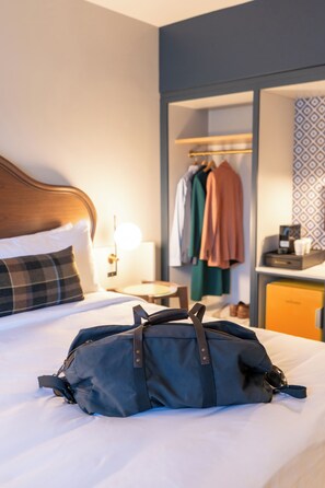 In-room safe, free WiFi - The Hoya Hotel at Georgetown (Washington)