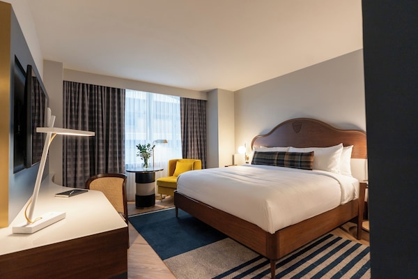 In-room safe, desk, laptop workspace, free WiFi