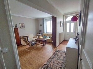 Smart TV, DVD player, ping pong, books - Family home - 3-minute walk to the beach (Douarnenez)