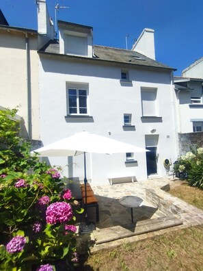 Terrace/patio - Family home - 3-minute walk to the beach (Douarnenez)