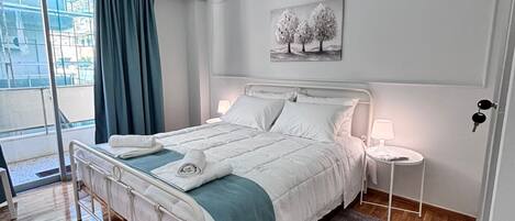 Iron/ironing board, Internet, bed sheets