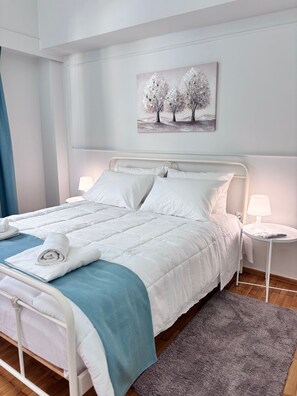 2 bedrooms, iron/ironing board, Internet, bed sheets - Relax-Patras Apartment. Right in the city center. Live Patras like a true local! (Patrasso)