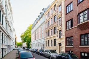 Parking - Cozy 1-room apartment in central Hamburg Altona (Ottensen)