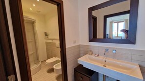 Shower, hair dryer, bidet, towels - Risveglio vista mare 2 (Calafuria)