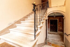 Interior - Elegance, comfort, and authentic Venetian charm – Up to 6 guests, ideal for families (Venezia)