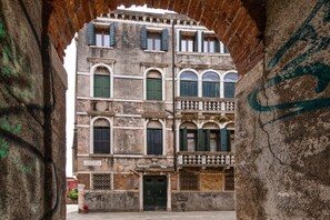 Exterior - Elegance, comfort, and authentic Venetian charm – Up to 6 guests, ideal for families (Venezia)
