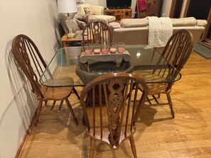 Dining - Cruising the Huron River Chain of Lakes! 3bed/2.5 bath Lake Front Home (lakeland)