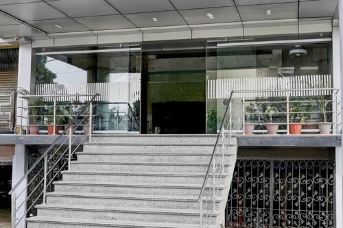 Super Townhouse Oak Bharuch Near Railway Station