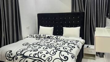 2 bedrooms, iron/ironing board, bed sheets