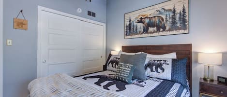 Bureau, fer et planche à repasser, Wi-Fi gratuit, draps fournis