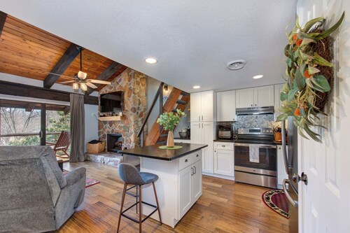 Gorgeous 1BD+Loft Condo w/ Fireplace + Pool Access