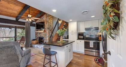 Gorgeous 1BD+Loft Condo w/ Fireplace + Pool Access