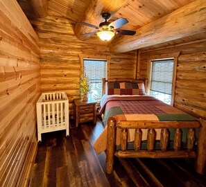 Bügeleisen/Bügelbrett, Reisekinderbett, Bettwäsche