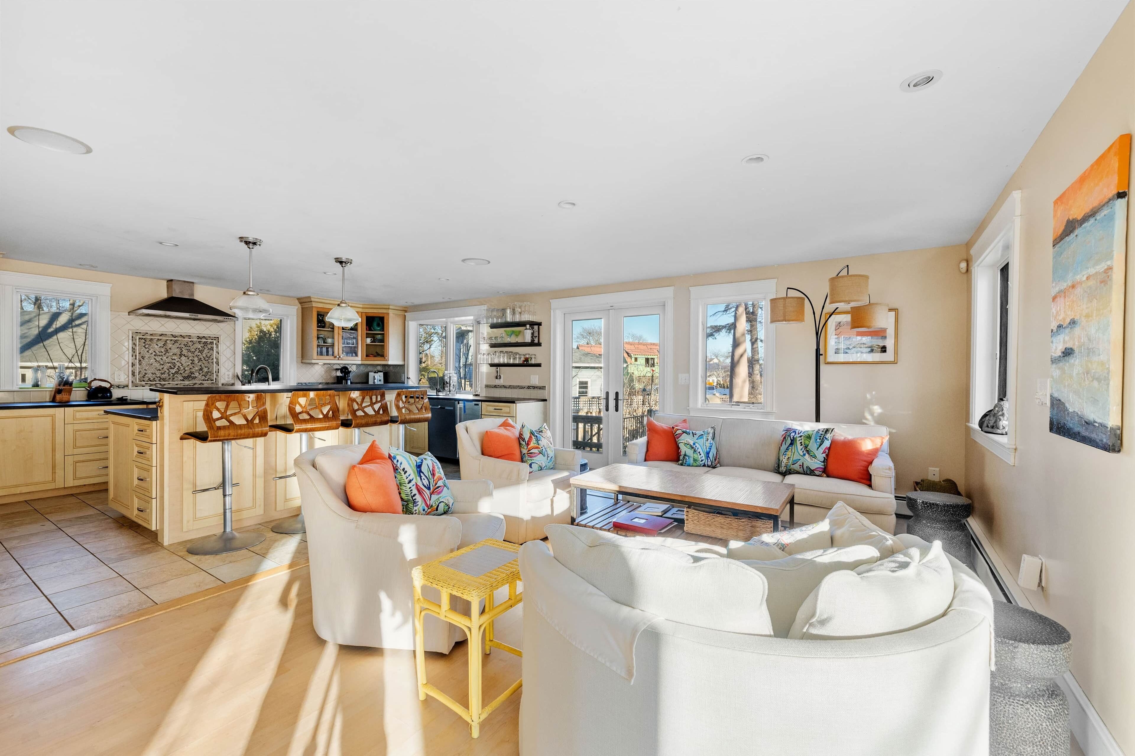 Smart TV, table football, ping pong, stereo