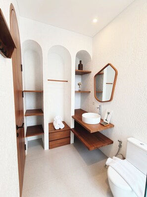 Luxury Villa, 3 Bedrooms, Private Pool, Pool View | Bathroom | Free toiletries, hair dryer, towels, soap - Villa Beth Eden Uluwatu  (Ungasan)