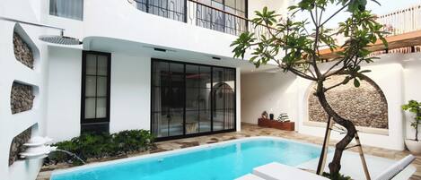 Villa de lujo, 3 habitaciones, alberca privada, vista a la alberca | Alberca | Alberca al aire libre