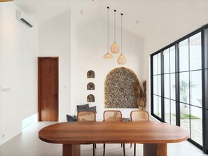 Vila superluxo, 3 quartos, piscina particular, vista para a piscina | Opções para refeição