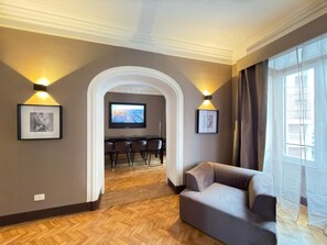 Smart TV - Mellini Apartment - Six Bedroom Apartment, Sleeps 12 (Rome)