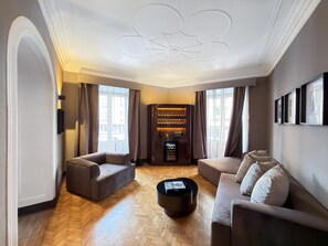 Smart TV - Mellini Apartment - Six Bedroom Apartment, Sleeps 12 (Rome)