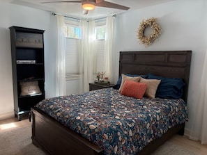 3 bedrooms, desk, iron/ironing board, WiFi