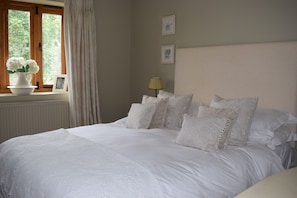 3 makuuhuonetta, silitysrauta/-lauta, Wi-Fi, vuodevaatteet