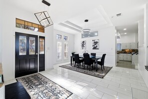 Dining - The Oakview House by Six Flags, La Cantera, and The Rim (San Antonio)