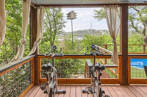 Fitness facility - The Oakview House by Six Flags, La Cantera, and The Rim (San Antonio)