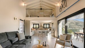 Smart TV - Kanelo Villa - Three Bedroom Villa, Sleeps 6 (Makryotika)