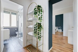Shower, bidet, shampoo - BDC - The Good One, 3BDR @Nomentano district (Rome)