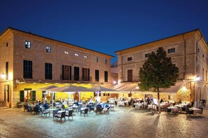 Outdoor dining - Villa Roig Petit - Four Bedroom Villa, Sleeps 8 (Mallorca)
