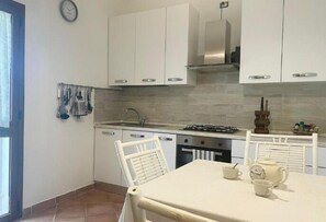 Private kitchen - Residence the olive trees, private villa with garden and olive grove (Alghero)