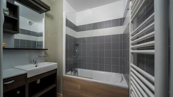 Apartment | Bilik Mandi