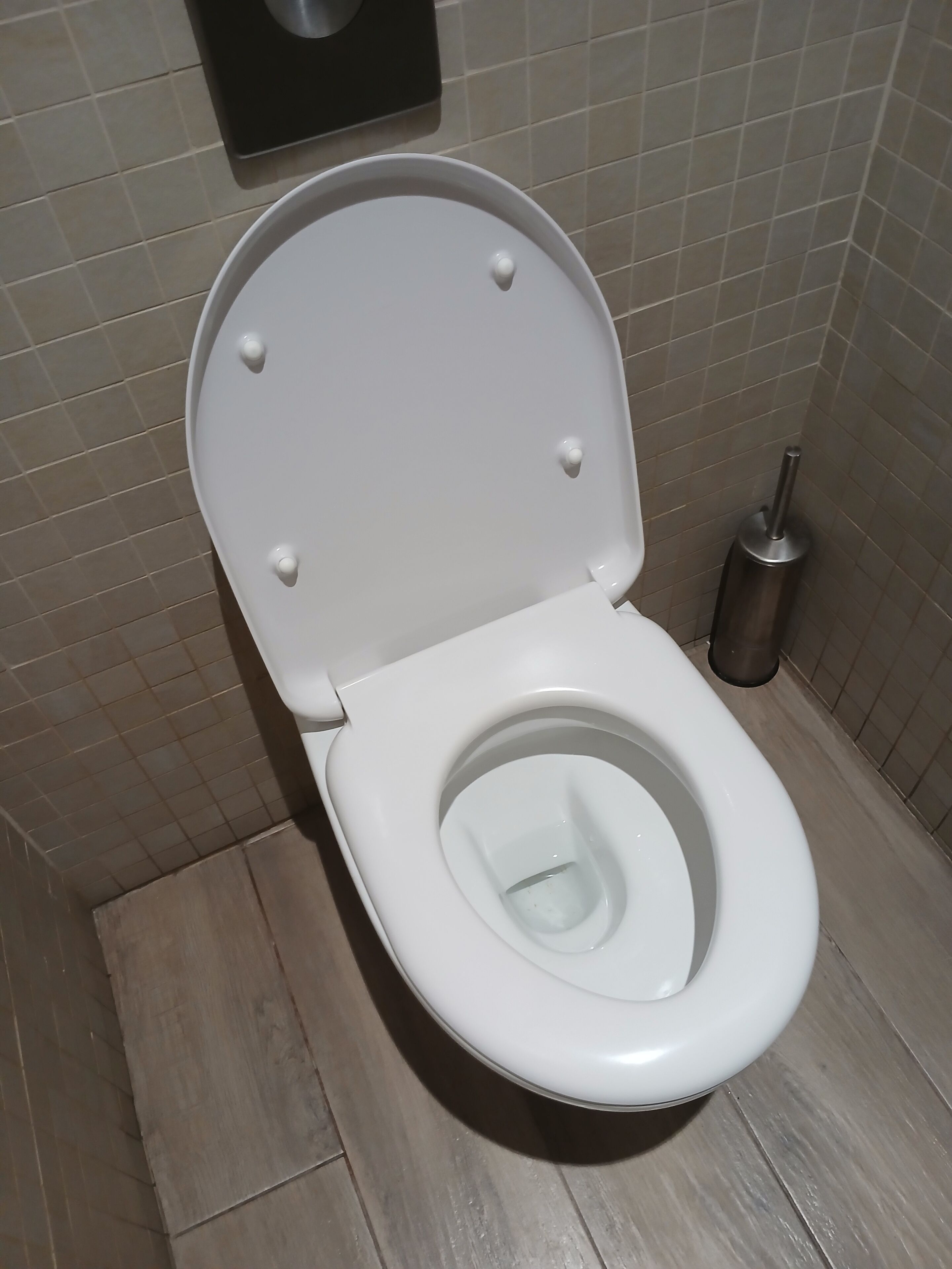 Haartrockner, Handtücher, Toilettenpapier