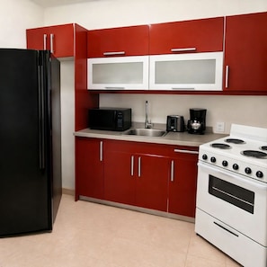 Private kitchen - Miami Beach Charm Inviting 1br Space (Miami Beach)