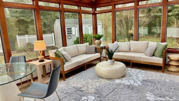 Televisie en een open haard