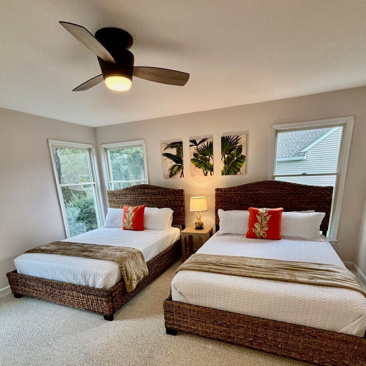 5 slaapkamers, een bureau, een strijkplank/strijkijzer, wifi