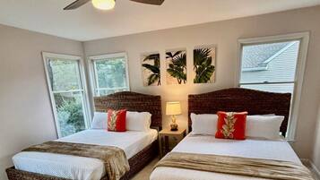 5 slaapkamers, een bureau, een strijkplank/strijkijzer, wifi