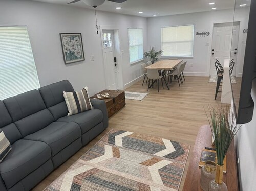 Charming Modern Cottage in Sunny Palmetto