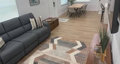 Charming Modern Cottage in Sunny Palmetto