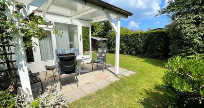 Gemütlicher, freistehender, einfacher Bungalow in Laufnähe zum Veerse Meer (Strand) und Yachthafen.