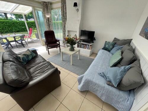 Gemütlicher, freistehender, einfacher Bungalow in Laufnähe zum Veerse Meer (Strand) und Yachthafen.